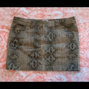 RE:  mini skirt Size is about a Medium to Large.